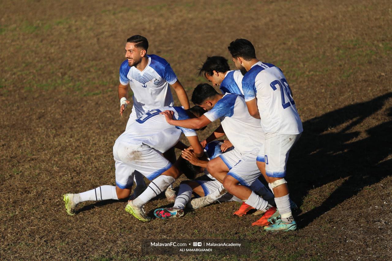 گالری عکس دیدار امید ملوان بندرانزلی و تراکتور تبریز