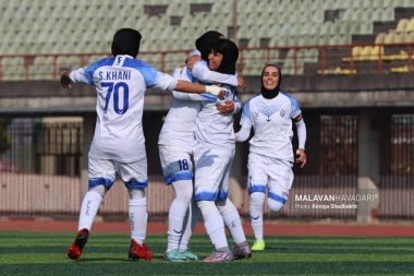 آتش بازی ملوان مقابل آوا