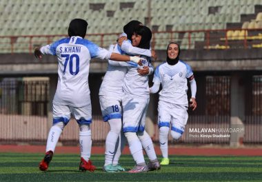 آتش بازی ملوان مقابل آوا