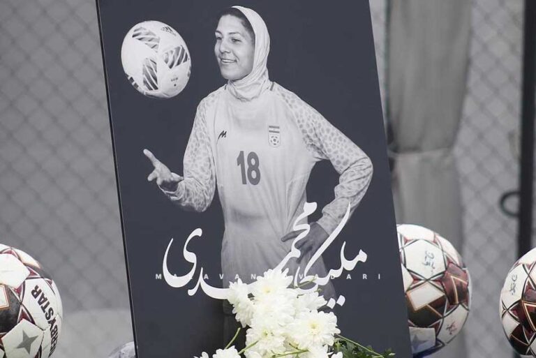 ادای احترام کادر فنی و بازیکنان تیم بانوان ملوان به ملیکا محمدی
